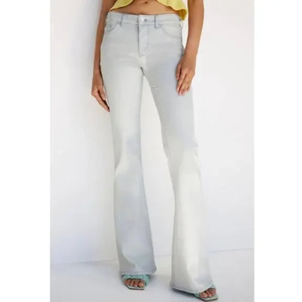Anthropologie Pilcro Jeans - Low rise, Flare, Light Blue, Size 29